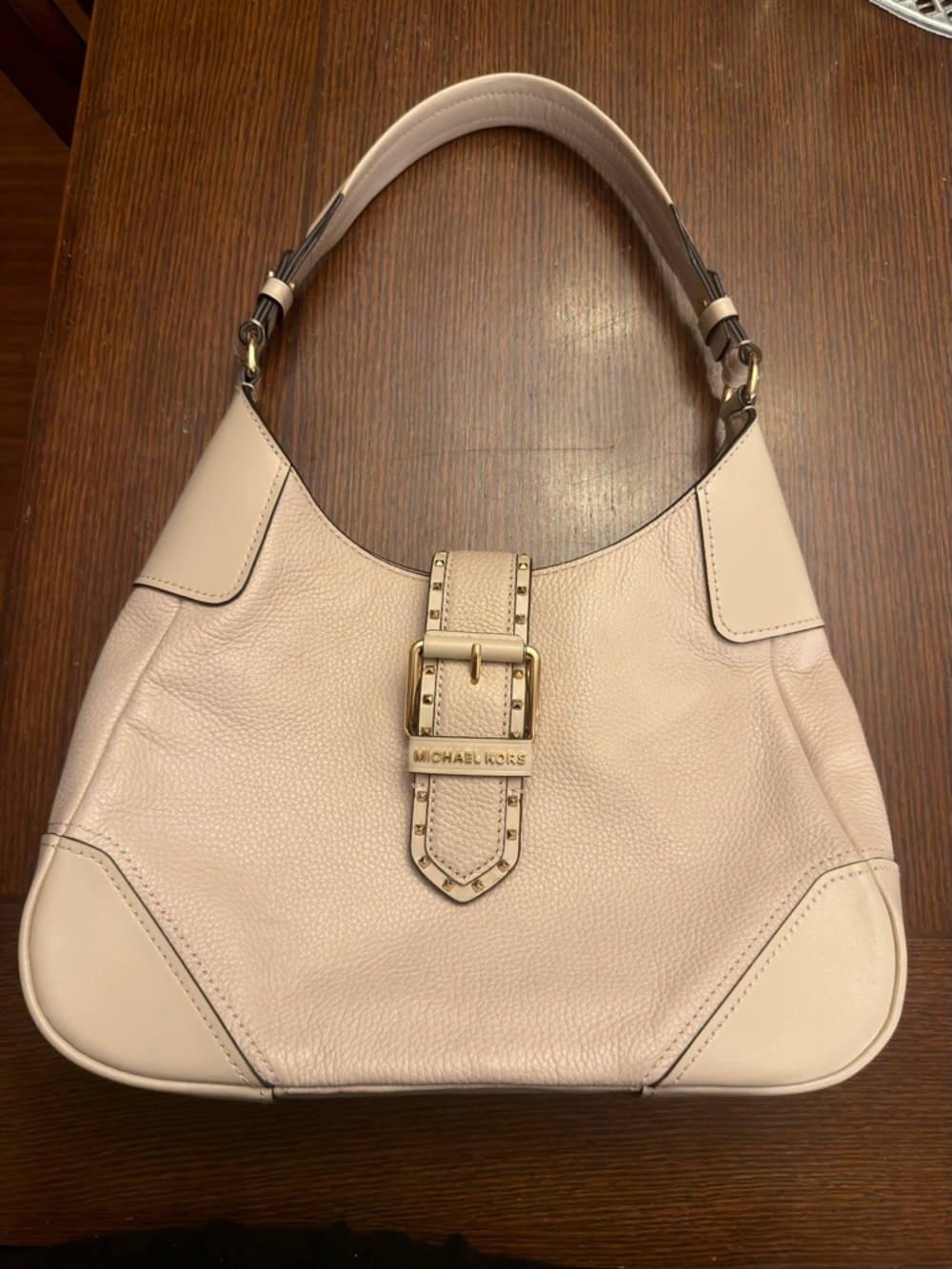 ❤️ Michael Kors Lillian Pale Pink Leather Shoulder Hobo with studded Gold Buckle
